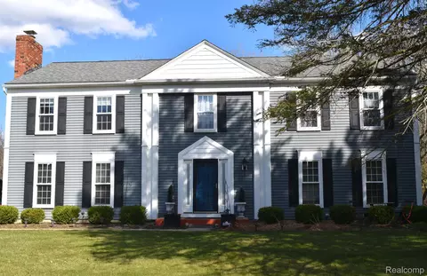 1332 E Fairview Ln, Rochester Hills, MI 48306