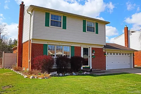 9864 Lincoln St, Taylor, MI 48180