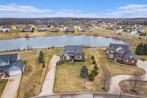4743 S Quarry Crk, White Lake, MI 48383