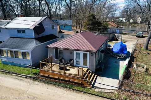 6242 Island Lake Dr, Green Oak, MI 48116