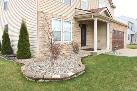 1447 Pelican Ln, Davison, MI 48423