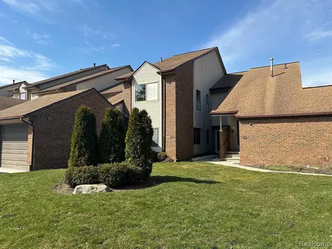 6540 Ridgefield Cir #205, West Bloomfield, MI 48322