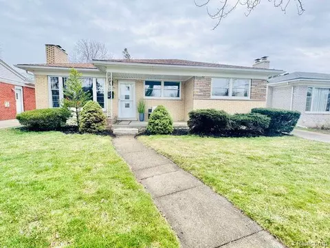 21208 Dorion St, Saint Clair Shores, MI 48082