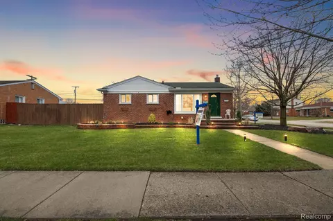 22755 Hayes St, Taylor, MI 48180