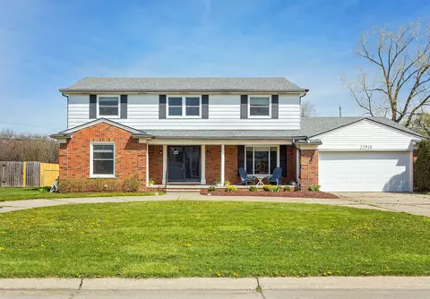 22910 Kenwyck Dr, Southfield, MI 48034