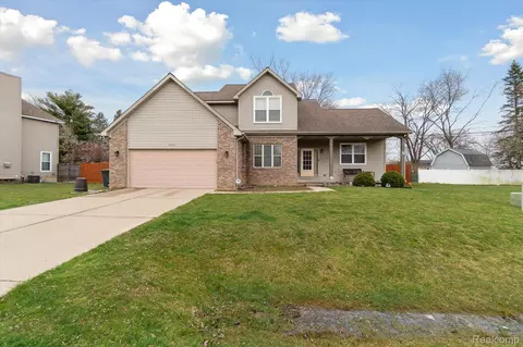 2347 Meadowlane, Burton, MI 48519