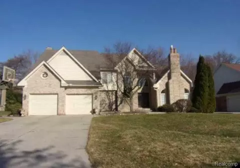 30594 Fox Club Dr, Farmington Hills, MI 48331
