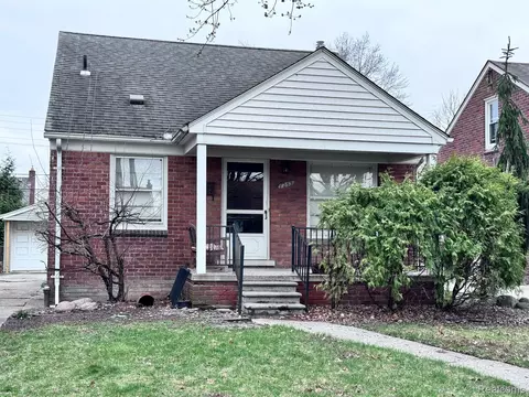 1255 Aline Dr, Grosse Pointe Woods, MI 48236