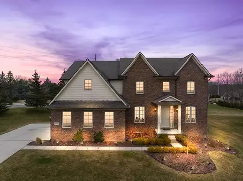 635 Stoney Pointe Cir, Orion, MI 48362
