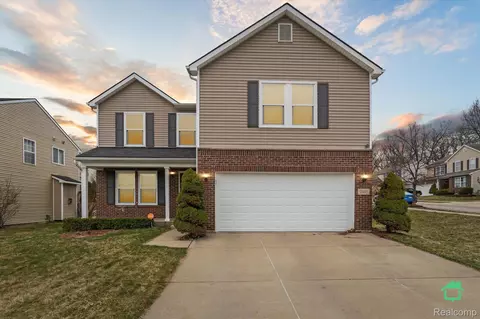 2665 Compton Dr, Waterford, MI 48329