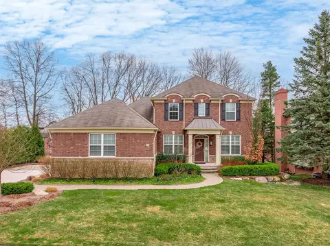 59 Greenan Ln, Orion, MI 48362