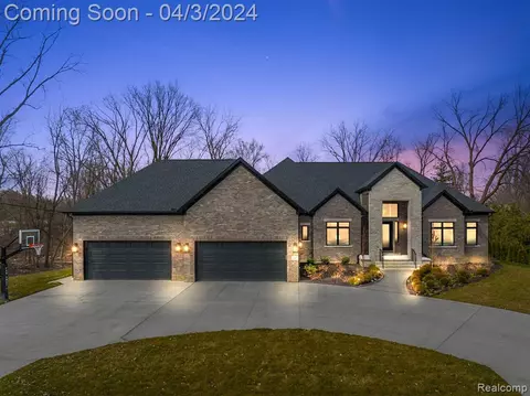 960 Dedham Ct, Bloomfield Hills, MI 48302