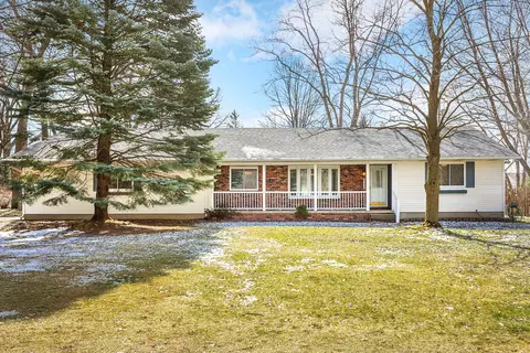 3276 Quick Rd, Holly, MI 48442