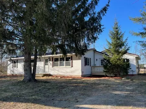 910 W Cooper Rd, Watertown, MI 48471