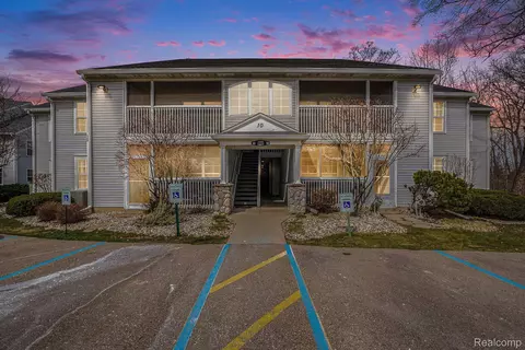 12273 Saint Andrews Way 10 Way, Fenton, MI 48430
