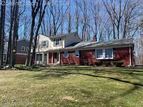 33574 Colony Park Dr, Farmington Hills, MI 48331