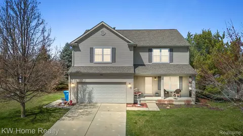421 Sweet Briar Rdg, Linden, MI 48451