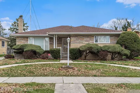 15220 Park St, Oak Park, MI 48237