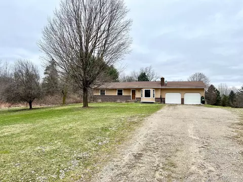 5452 Hickory Dr, Metamora, MI 48455