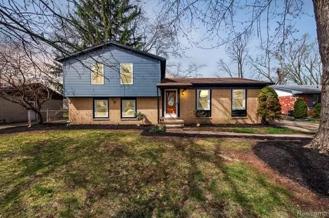 18328 Donnelly Ave, Brownstown, MI 48193
