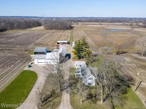 72121 Mcfadden Rd, Armada, MI 48005