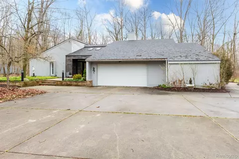 7395 Warren Rd, Superior, MI 48105