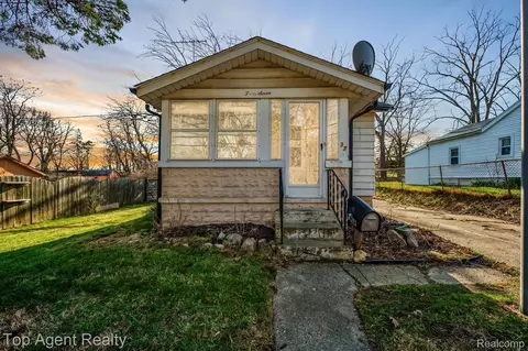 37 Omar St, Pontiac, MI 48342