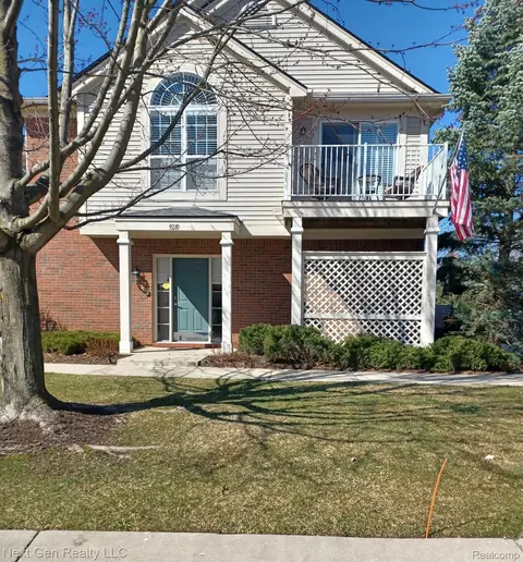 9210 Farmingdale Ln, Commerce, MI 48390