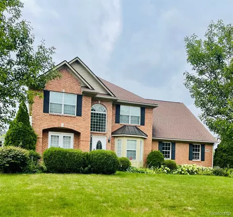 7284 Westminster Cir, Grand Blanc, MI 48439