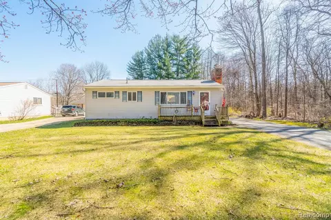 22293 Bohn Rd, Belleville, MI 48111