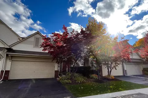 38430 Saratoga Cir 6 20 Cir #6, Farmington Hills, MI 48331