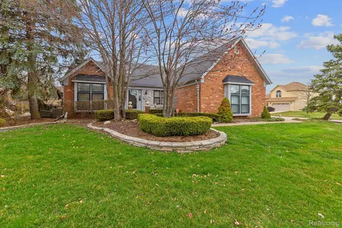 43659 Riverway Dr, Clinton Township, MI 48038