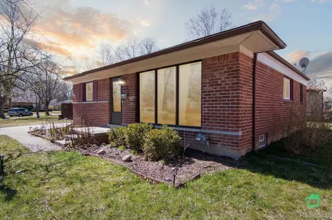 4332 Hayes St, Wayne, MI 48184