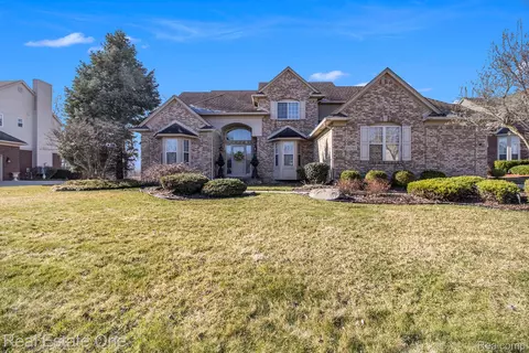 24755 Muirfield Dr, Taylor, MI 48180