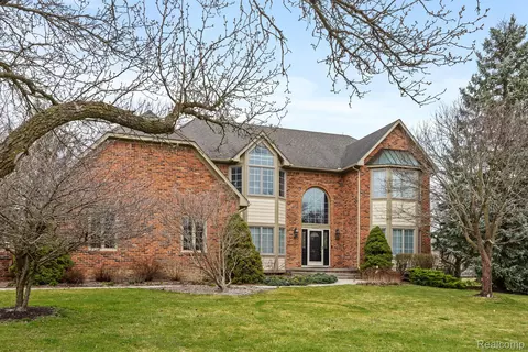 7422 Oakmont Dr, Canton, MI 48187