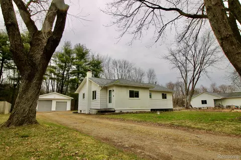 9865 Mevis Dr, Brighton, MI 48114