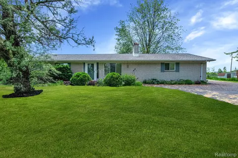 7100 Sigler Rd, South Rockwood, MI 48179