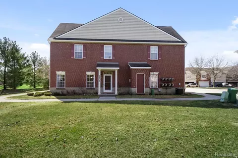 2605 Mystic Forest Dr, Sterling Heights, MI 48310