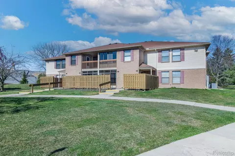 19235 Surrey Ln 40 5 Ln #40, Northville, MI 48167