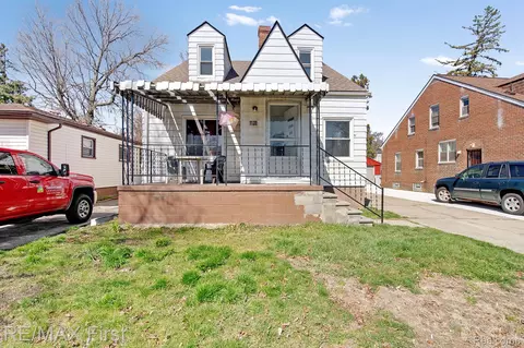 1131 E George Ave, Hazel Park, MI 48030