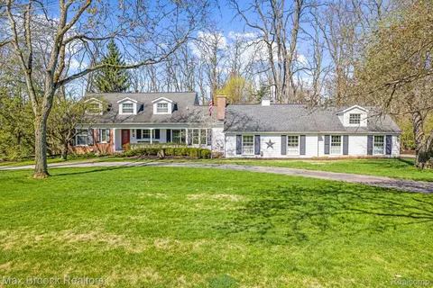 32377 Susanne Dr, Franklin, MI 48025