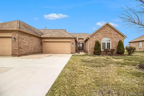 18580 Carriage Ln, Riverview, MI 48193
