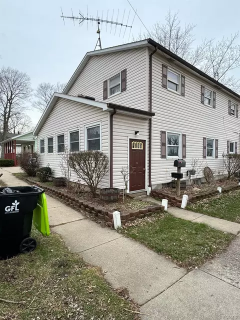 8040 Maple St, Swartz Creek, MI 48473