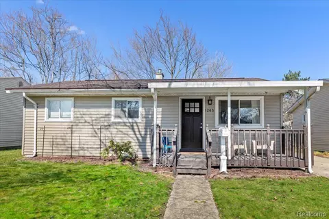 1265 Rambling Rd, Ypsilanti, MI 48198