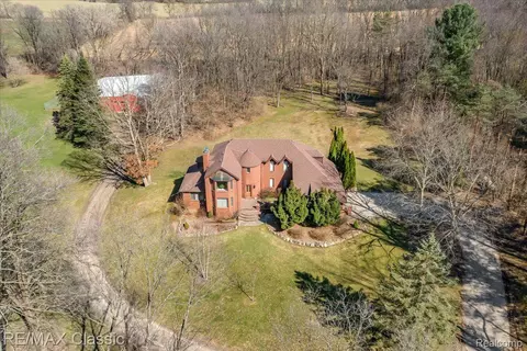 4764 Vincent Dr, Holly, MI 48442