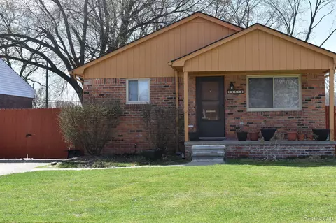 23550 Glenbrook St, Saint Clair Shores, MI 48082