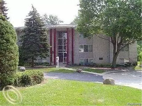 33234 Kingslane Ct #6, Farmington, MI 48336