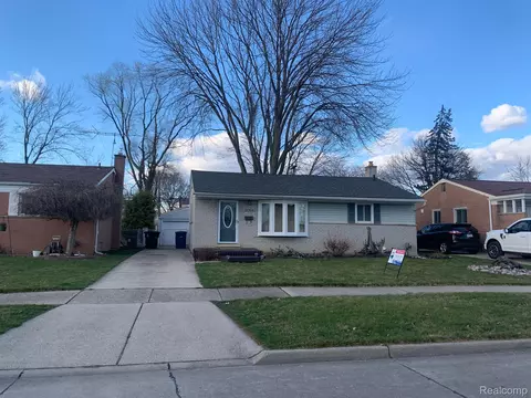 31064 Geraldine St, Westland, MI 48185