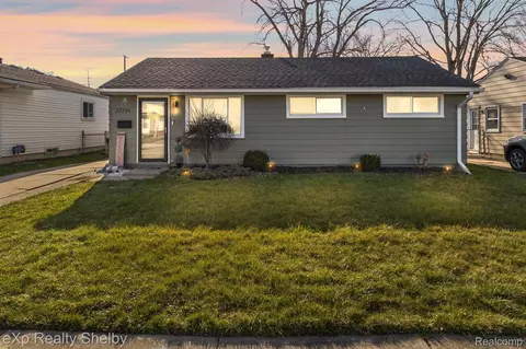 27731 Elmdale St, Saint Clair Shores, MI 48081