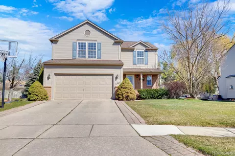 284 Regents Dr, Troy, MI 48084
